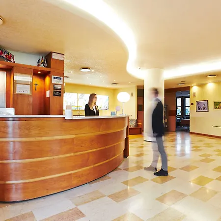 מלון Primhotel 4*