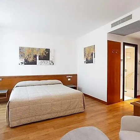 Отель Primhotel 4*